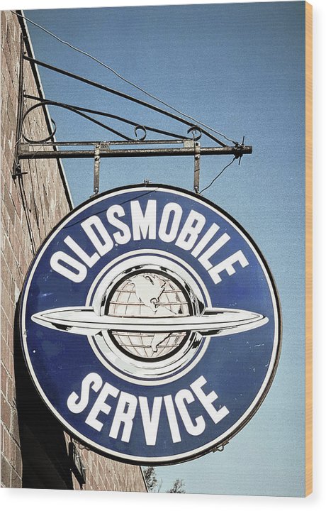 Photo Of A Vintage Oldsmobile Sign - Wood Print